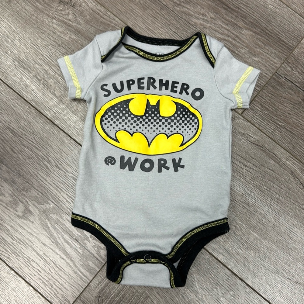 Batman DC Comics one piece T-shirt onesie gray black newborn onesie Superhero